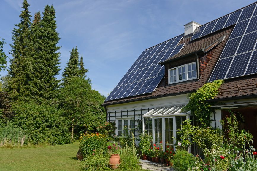 Residential solar-powered home in Waterbury, CT featured in EcoSunWorks’ article “How Much Do Solar Panels Cost in Waterbury, CT (2025 Guide)